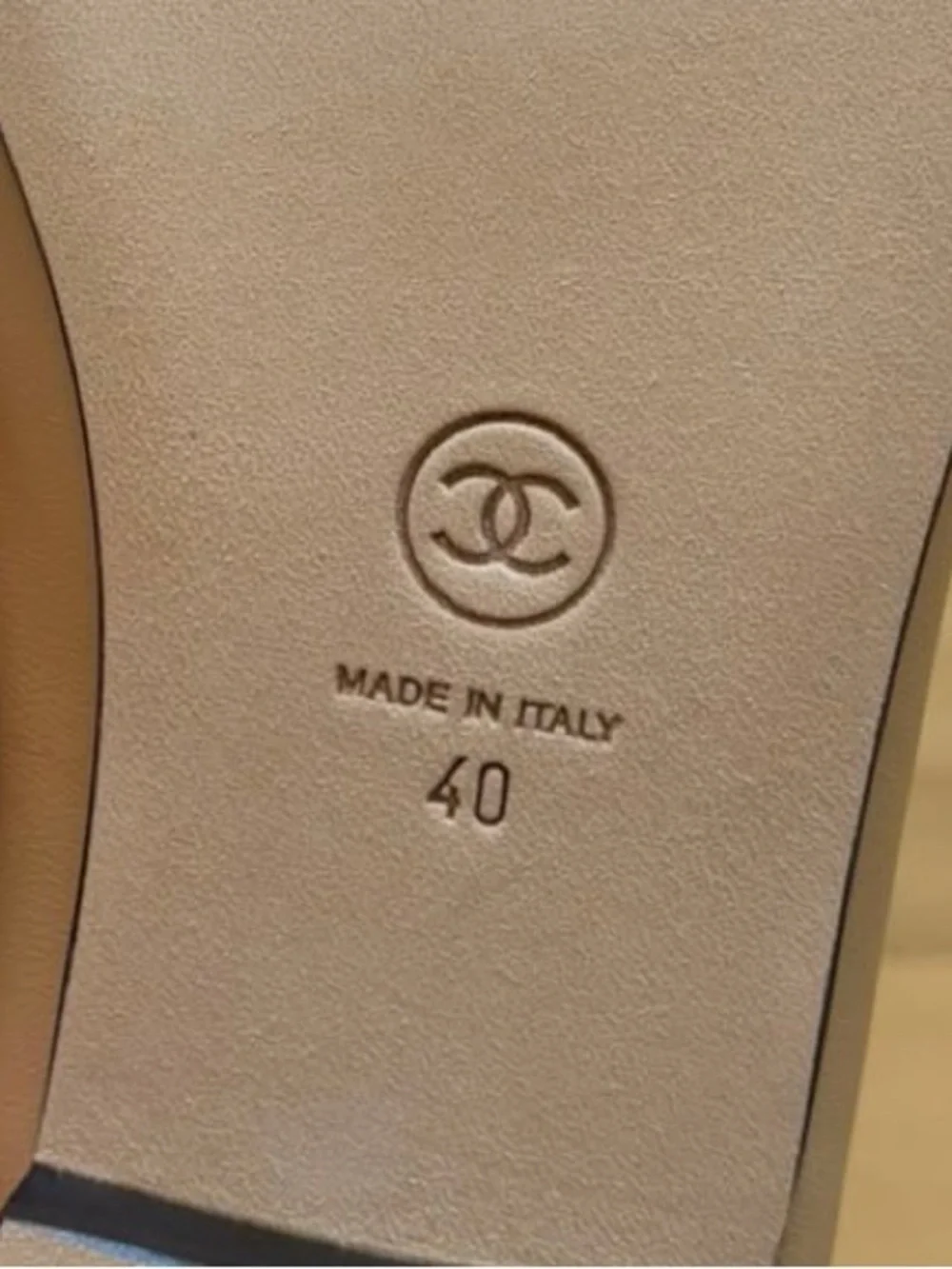 CHANEL CC LOGO BEIGE & BLACK LEATHER BALLET BALLERINA FLATS SHOES Size 40